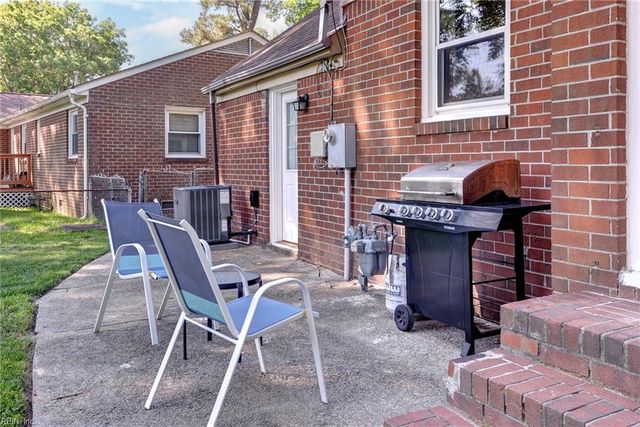 95 Gum Grove DR, Newport News, VA 23601