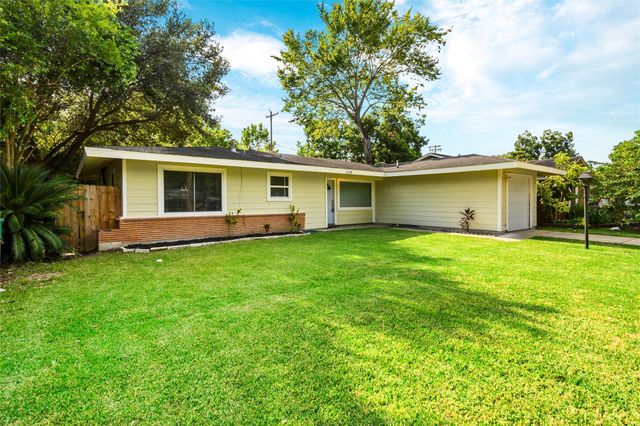 10202 Woodwind Drive, Houston, TX 77025