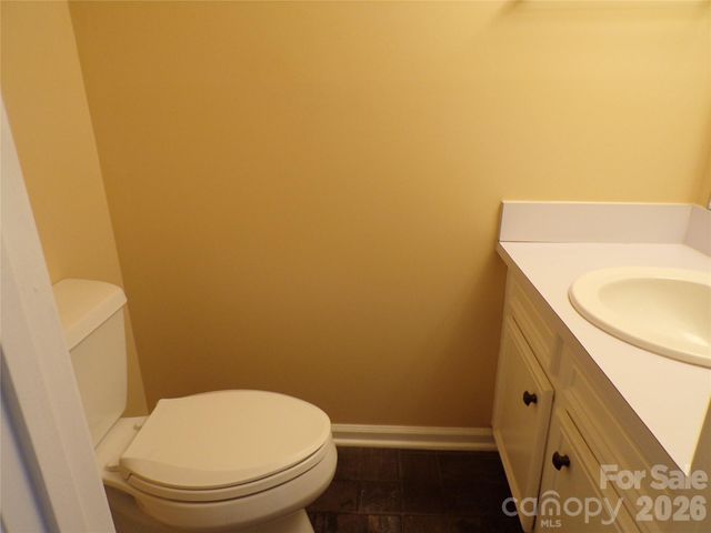 869 21st Avenue NE, Hickory, NC 28601