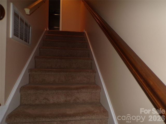 869 21st Avenue NE, Hickory, NC 28601