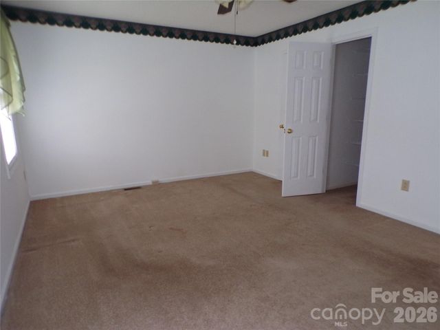 869 21st Avenue NE, Hickory, NC 28601