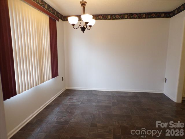 869 21st Avenue NE, Hickory, NC 28601