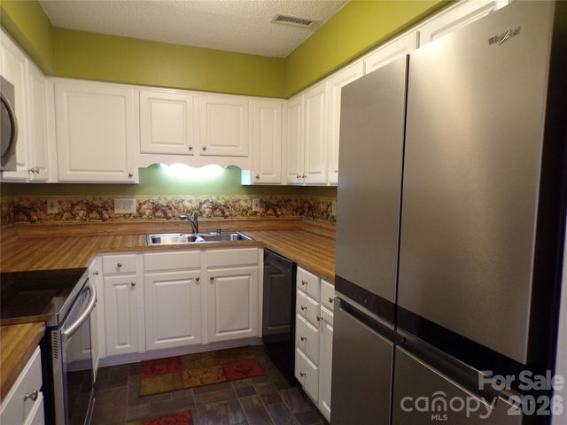 869 21st Avenue NE, Hickory, NC 28601