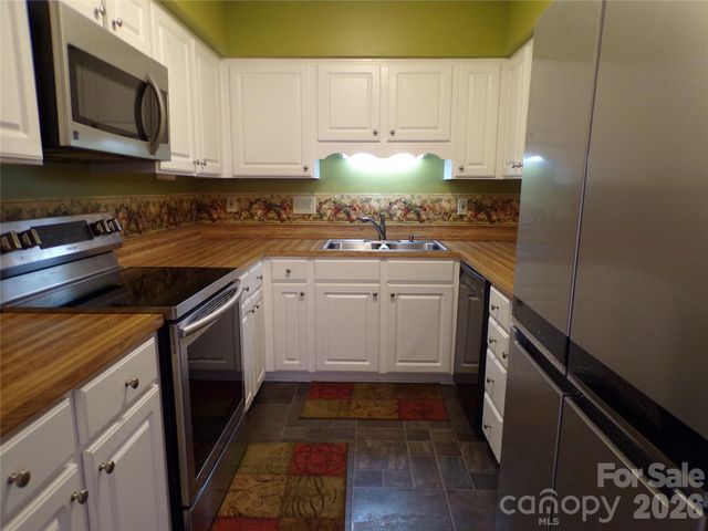 869 21st Avenue NE, Hickory, NC 28601