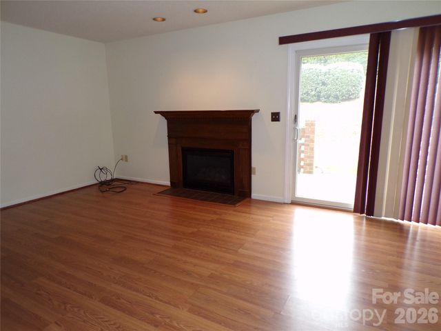 869 21st Avenue NE, Hickory, NC 28601