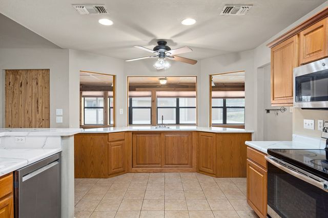 160 Rhum Rd, Kerrville, TX 78028