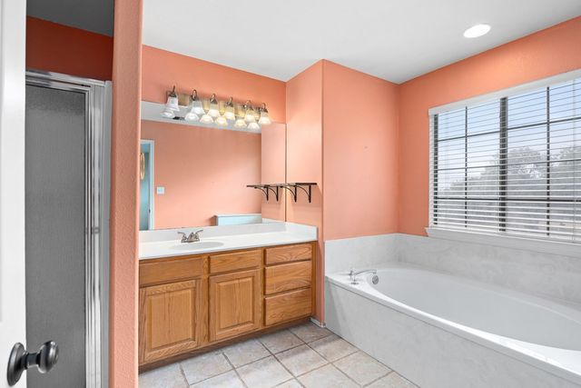 160 Rhum Rd, Kerrville, TX 78028