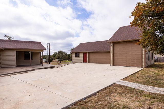 160 Rhum Rd, Kerrville, TX 78028