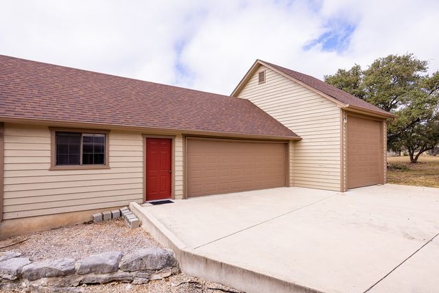 160 Rhum Rd, Kerrville, TX 78028