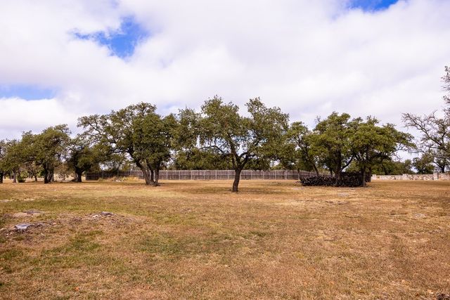 160 Rhum Rd, Kerrville, TX 78028