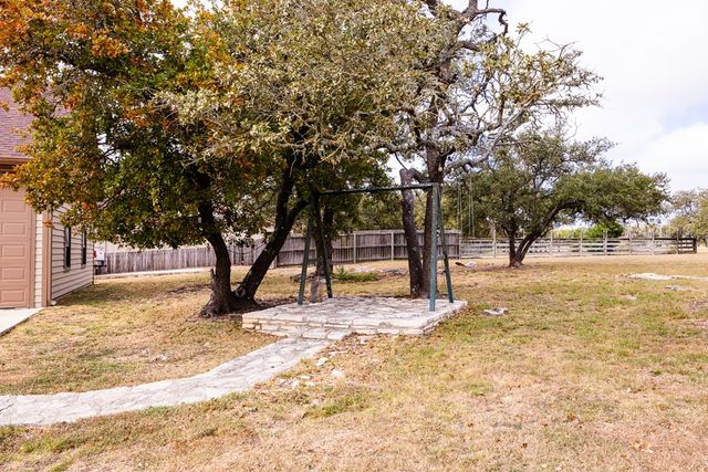 160 Rhum Rd, Kerrville, TX 78028