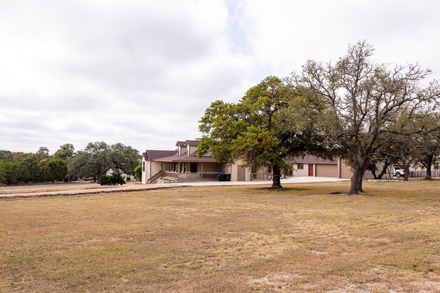 160 Rhum Rd, Kerrville, TX 78028