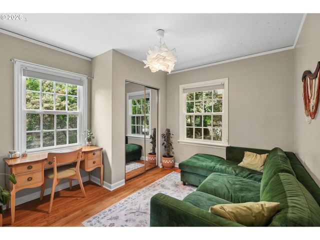 5900 Ne AINSWORTH St, Portland, OR 97218