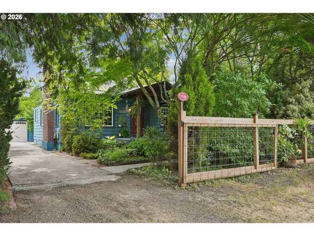 5900 Ne AINSWORTH St, Portland, OR 97218