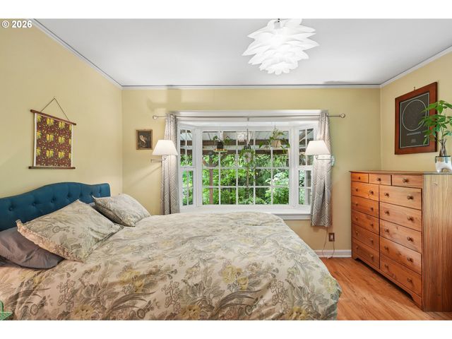 5900 Ne AINSWORTH St, Portland, OR 97218