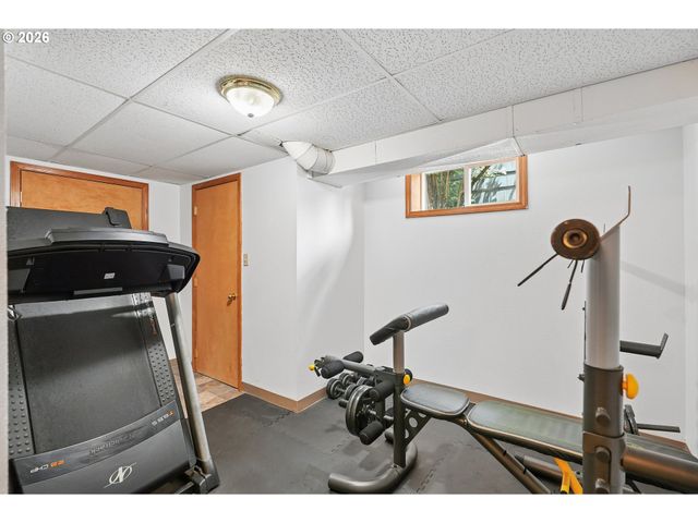 5900 Ne AINSWORTH St, Portland, OR 97218