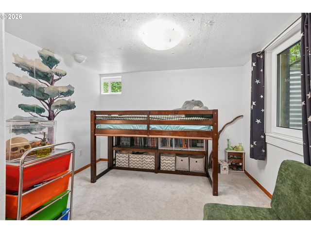 5900 Ne AINSWORTH St, Portland, OR 97218