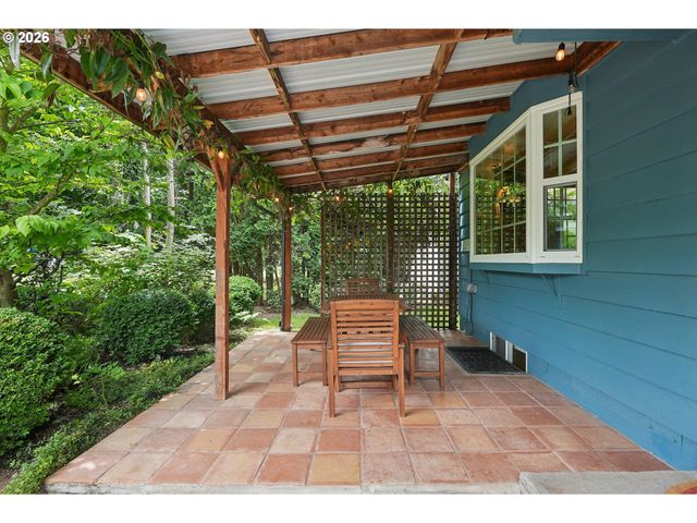 5900 Ne AINSWORTH St, Portland, OR 97218