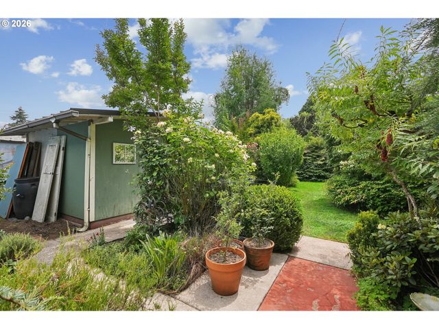 5900 Ne AINSWORTH St, Portland, OR 97218
