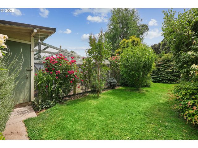 5900 Ne AINSWORTH St, Portland, OR 97218