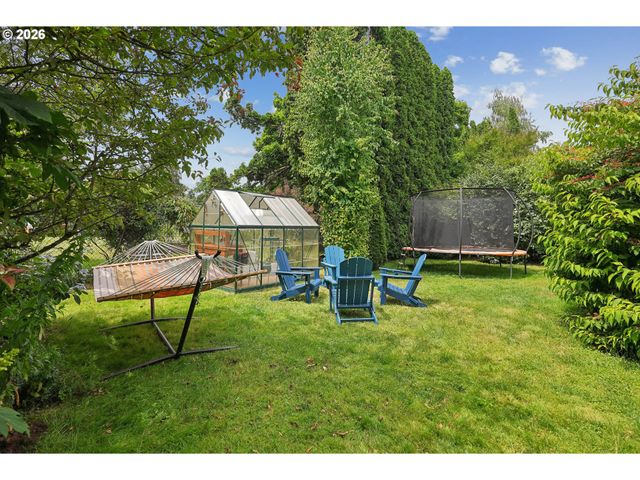 5900 Ne AINSWORTH St, Portland, OR 97218