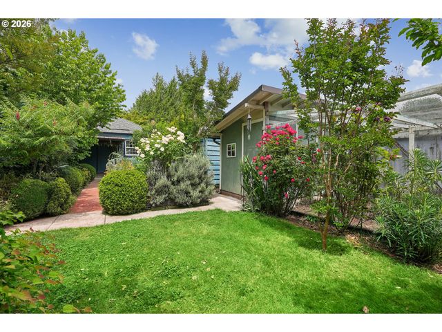 5900 Ne AINSWORTH St, Portland, OR 97218