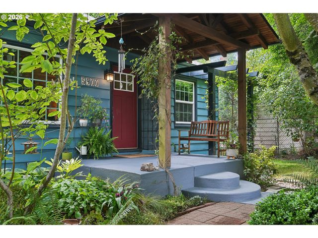 5900 Ne AINSWORTH St, Portland, OR 97218