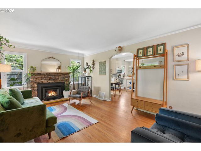 5900 Ne AINSWORTH St, Portland, OR 97218