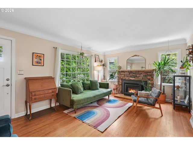 5900 Ne AINSWORTH St, Portland, OR 97218