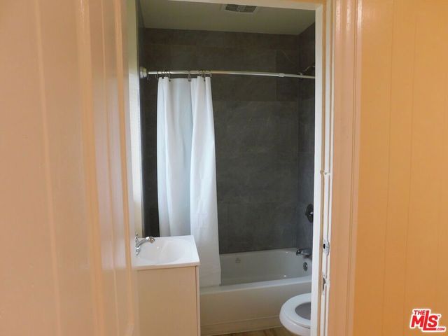 616 W 58th Street, Los Angeles, CA 90037