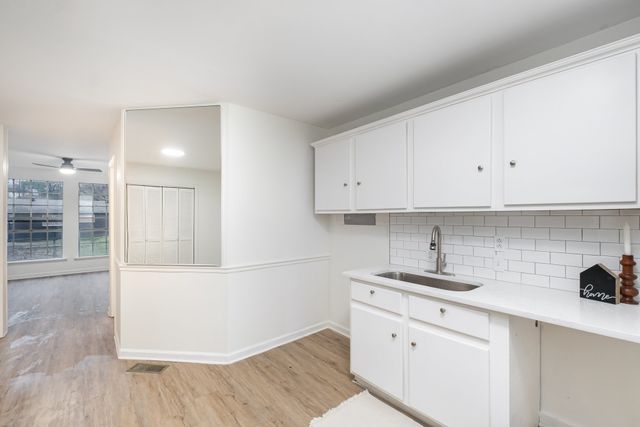 706 Greymont Dr, Nashville, TN 37217