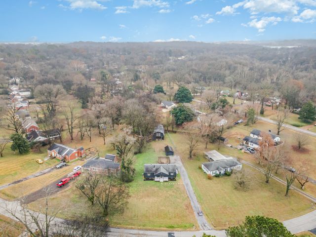 706 Greymont Dr, Nashville, TN 37217