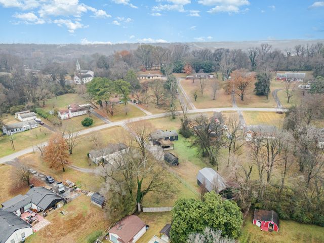 706 Greymont Dr, Nashville, TN 37217