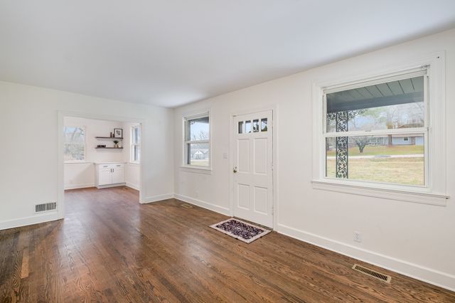 706 Greymont Dr, Nashville, TN 37217