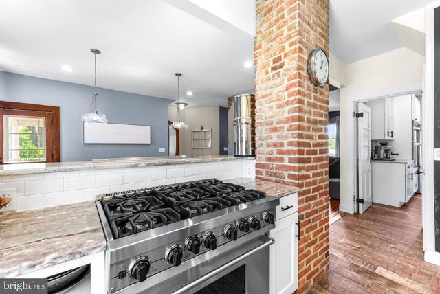 2 WAUGH AVE, Glyndon, MD 21136