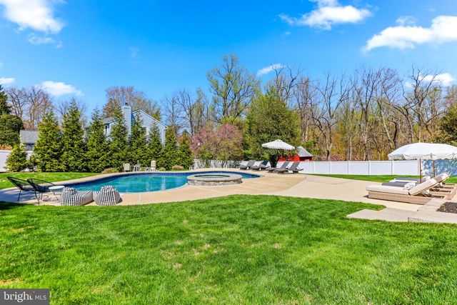 2 WAUGH AVE, Glyndon, MD 21136