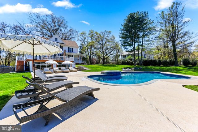 2 WAUGH AVE, Glyndon, MD 21136