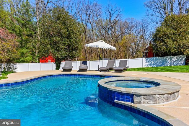 2 WAUGH AVE, Glyndon, MD 21136