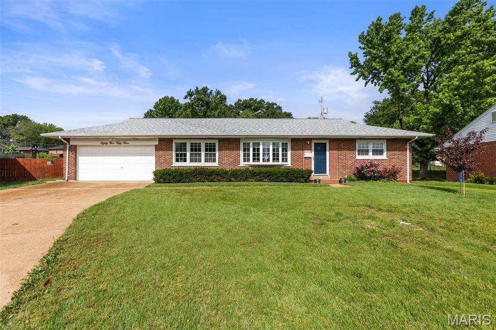 8553 Craighill Drive, Affton, MO 63123
