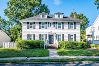 9 Lenox Street, Edison, NJ 08817