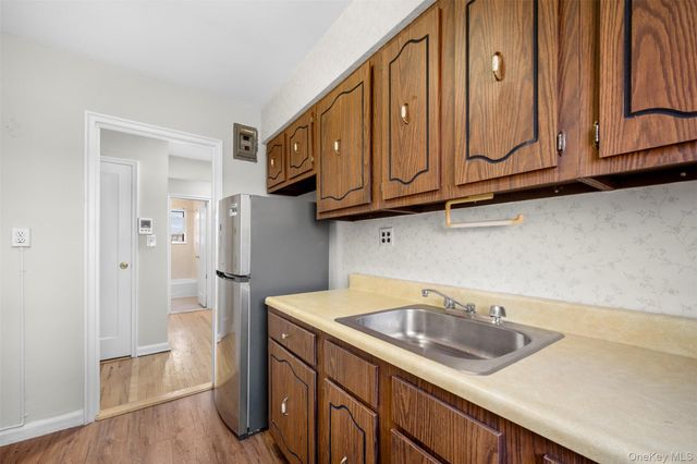 15 Beach Road 3D, Great Neck, NY 11023