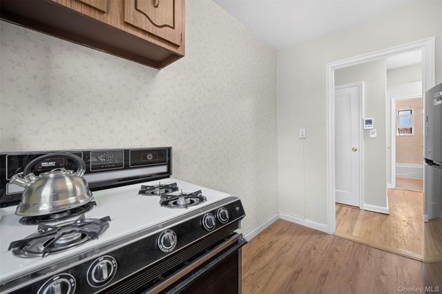 15 Beach Road 3D, Great Neck, NY 11023