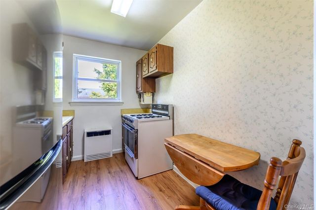 15 Beach Road 3D, Great Neck, NY 11023