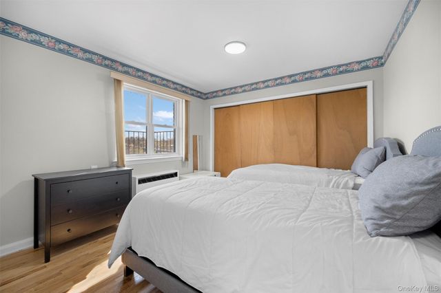 15 Beach Road 3D, Great Neck, NY 11023