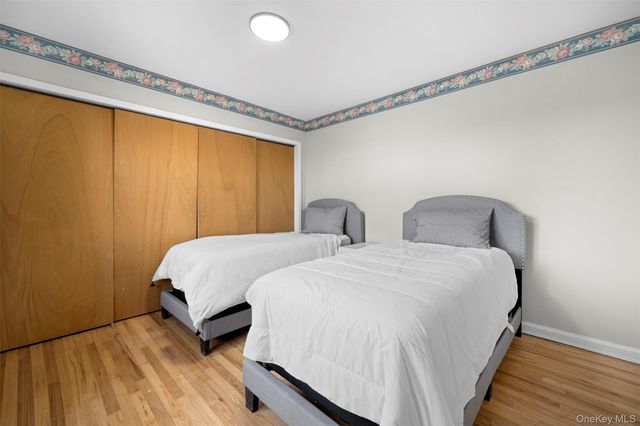 15 Beach Road 3D, Great Neck, NY 11023