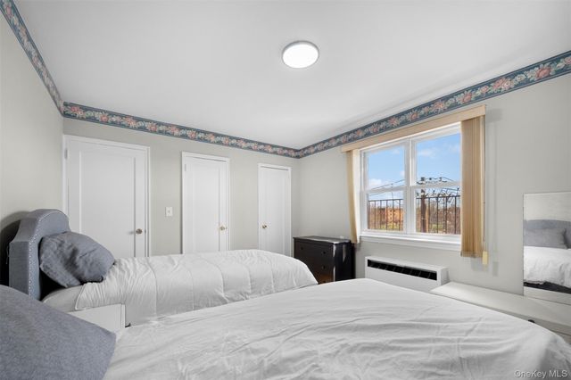 15 Beach Road 3D, Great Neck, NY 11023