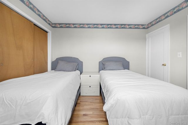 15 Beach Road 3D, Great Neck, NY 11023