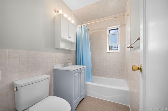 15 Beach Road 3D, Great Neck, NY 11023