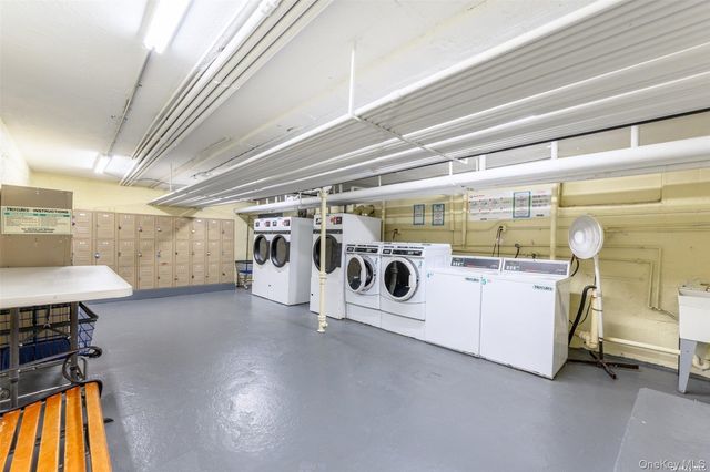 15 Beach Road 3D, Great Neck, NY 11023