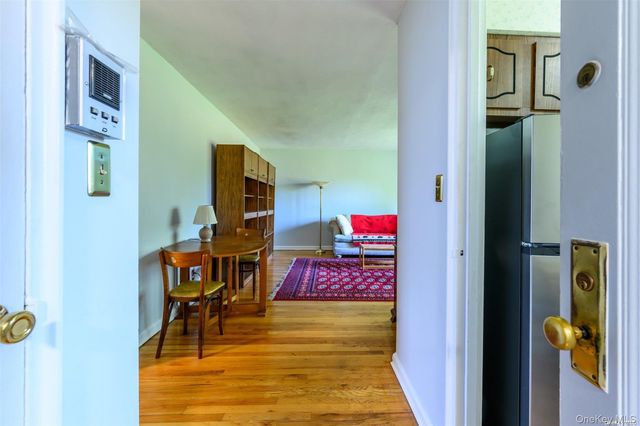 15 Beach Road 3D, Great Neck, NY 11023